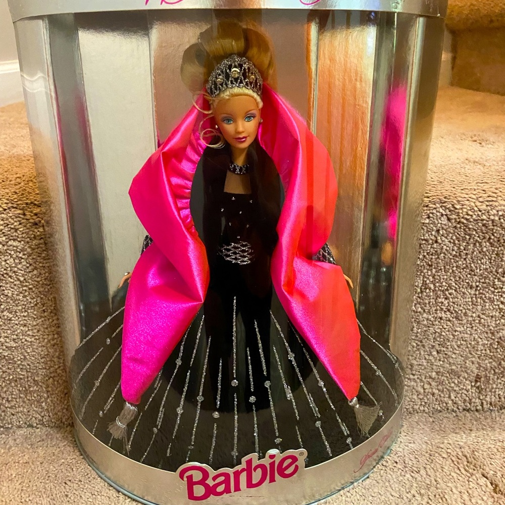Collectors Holiday Barbie 1998 edition